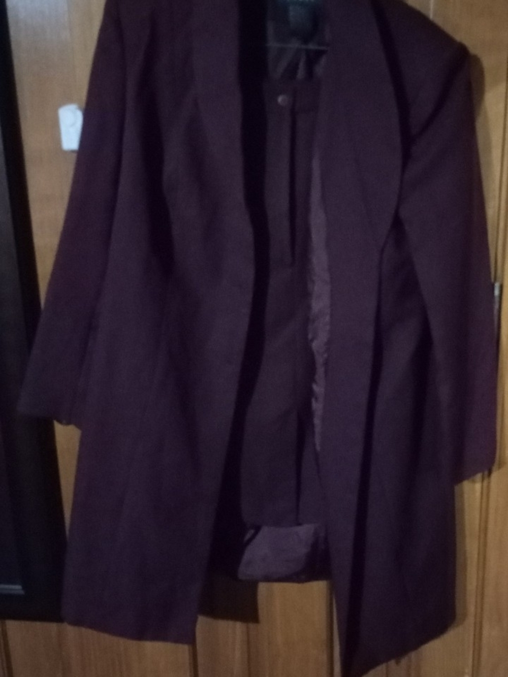 Burgundy long jacket and skirt set size 18, loose threads right arm of jacket, s